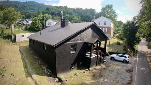 9968 hwy 805, Jenkins, KY 41537