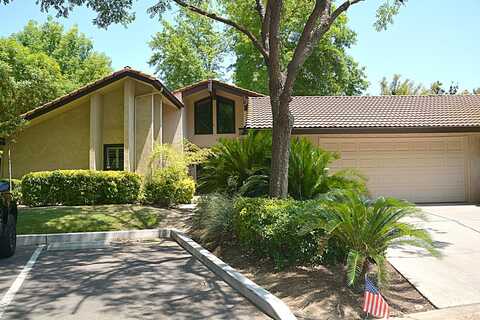 5582 El Adobe Drive N, Fresno, CA 93711