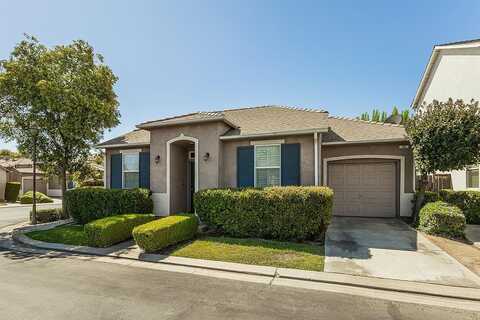 704 Riviera Lane W, Clovis, CA 93619