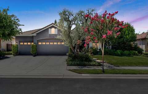 1850 Hornet Avenue N, Clovis, CA 93619