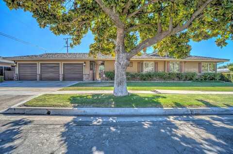 709 Alamos Avenue W, Fresno, CA 93705