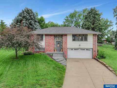 8111 Lamplighter Circle, Lincoln, NE 68510