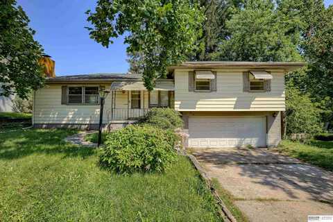 9512 Emmet Street, Omaha, NE 68134