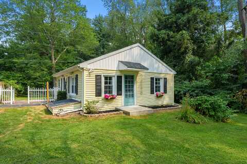 8662 N 42nd Street, Augusta, MI 49012