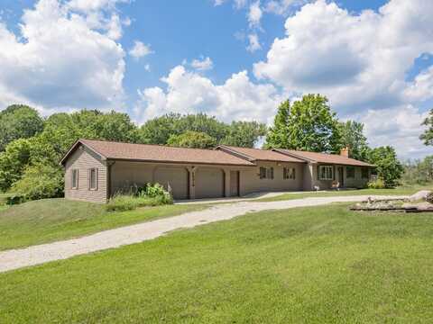 48316 CR 384, Grand Junction, MI 49056