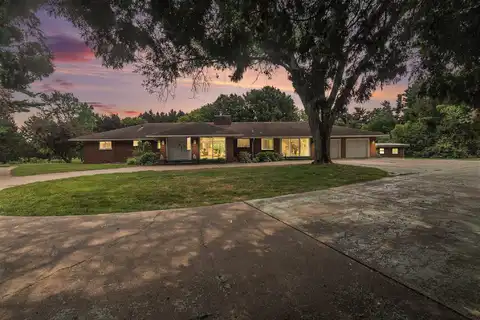 26841 Dutch Settlement Street, Dowagiac, MI 49047