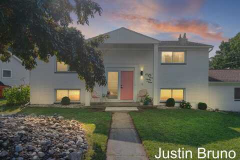8343 Atlanta Drive NE, Rockford, MI 49341