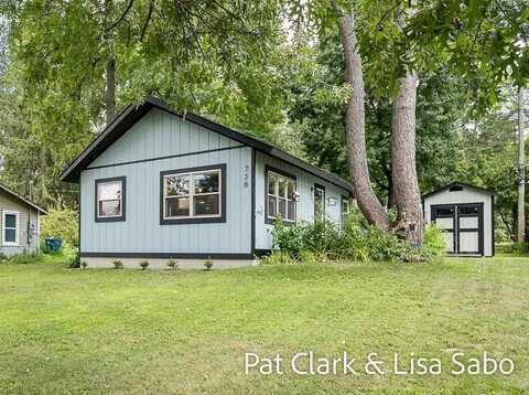 738 W Mohawk Trail, White Cloud, MI 49349