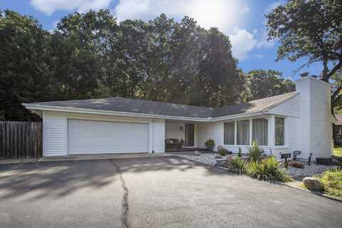 4417 Lake Forest Drive, Kalamazoo, MI 49008