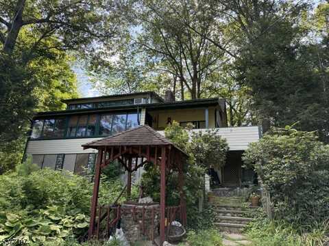 12 Riverside Rd, West Milford, NJ 07421