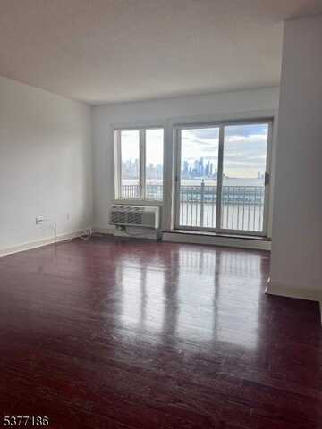 6209 City Pl, Edgewater, NJ 07020