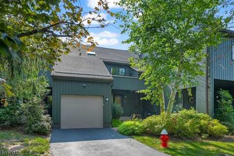 9 Carla Ct, Morristown, NJ 07960