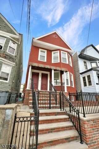 38 Gates Ave, Jersey City, NJ 07305