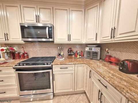 466 Brook Ave, Sayreville, NJ 08879