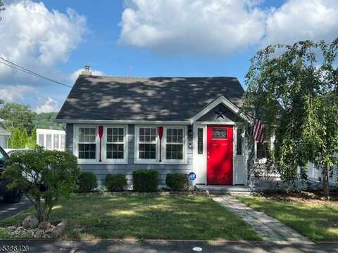13 Willow St, Mount Arlington, NJ 07856