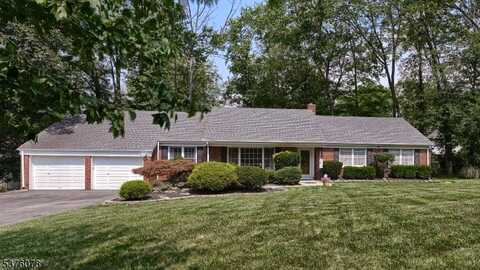 1 Brentwood Dr, East Hanover, NJ 07936