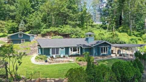 5 Ironia Rd, Chester, NJ 07836
