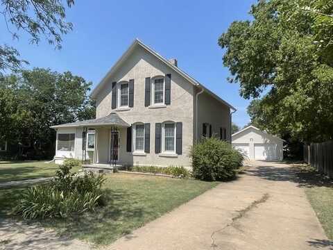 325 W 5th, Russell, KS 67665