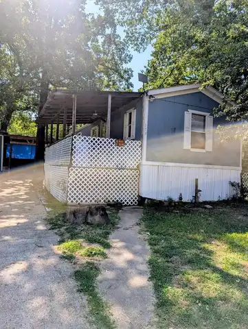 173 Thunderbird Dr, Mabank, TX 75156