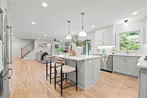 10314 Sagamore Lane, Leawood, KS 66206