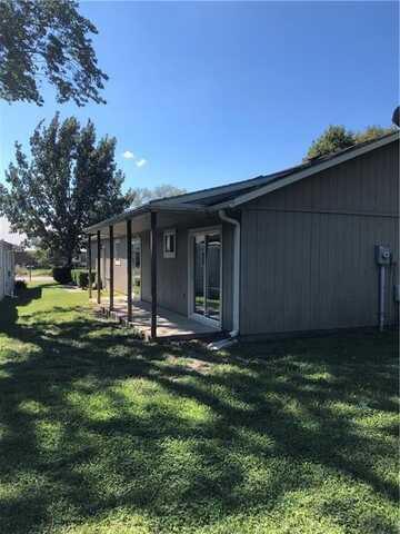 208 SW 10th Street, Oak Grove, MO 64075
