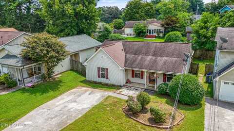 1702 Woodpointe Drive, Knoxville, TN 37931