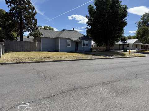 1904 Orchard Avenue, Klamath Falls, OR 97601