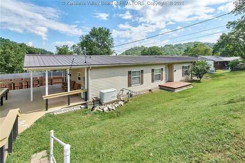 105 Oak Tree Lane, Nitro, WV 25143