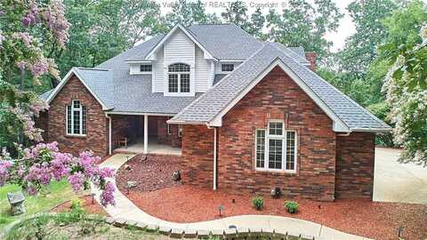 320 Tea Table Road, Nitro, WV 25143