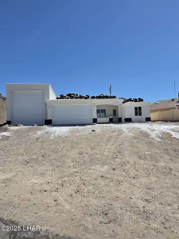 3127 Iroquois Bay, Lake Havasu City, AZ 86404