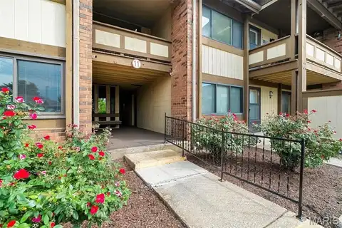 11 Fairways Circle, Saint Charles, MO 63303