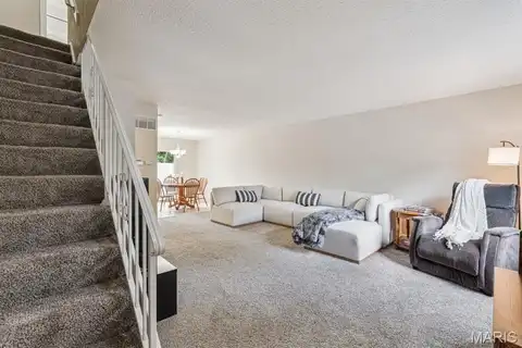 222 Charmers Court, Kirkwood, MO 63122