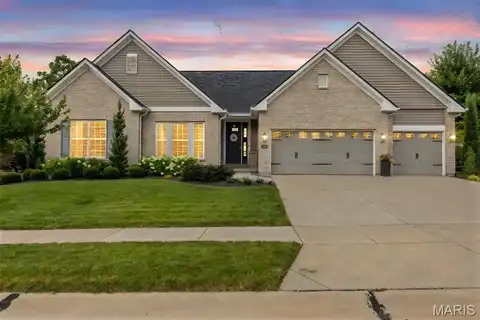 2700 Brook Hill Lane Lane, Saint Charles, MO 63303