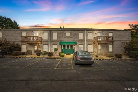 4351 Chateau De Ville Drive, Saint Louis, MO 63129