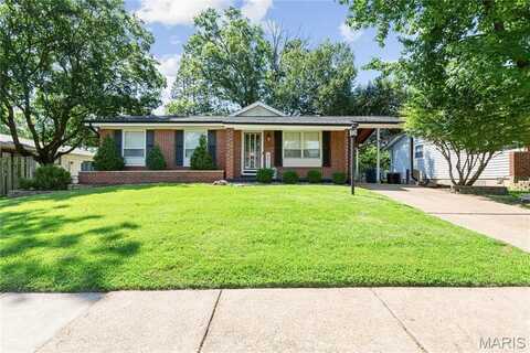 12106 Wesmeade Drive, Maryland Heights, MO 63043