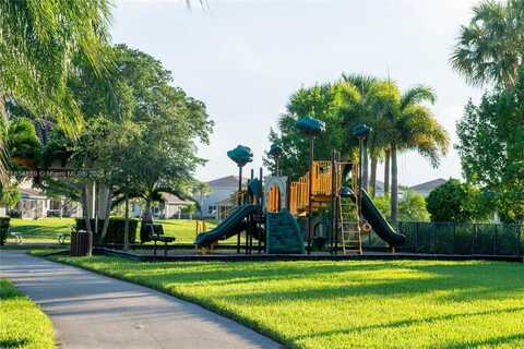 911 Hillcrest Ct, Hollywood, FL 33021