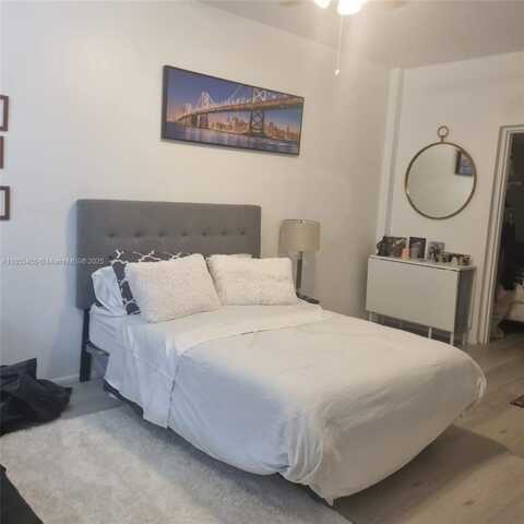26 Diplomat Pkwy, Hallandale Beach, FL 33009