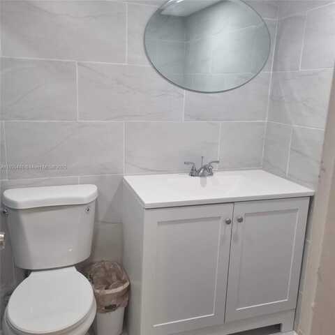 26 Diplomat Pkwy, Hallandale Beach, FL 33009