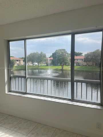 9962 Twin Lakes Dr, Coral Springs, FL 33071