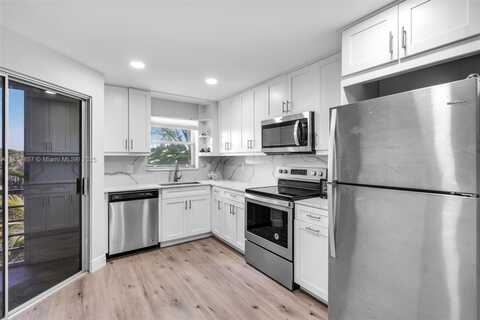 3524 Via Poinciana, Lake Worth, FL 33467