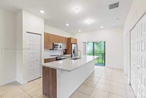 7831 NW 104th Ave, Doral, FL 33178