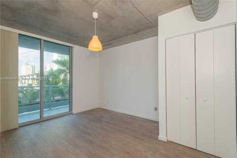 690 SW 1st Ct, Miami, FL 33130