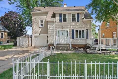 612 W Burnett St, Beaver Dam, WI 53916