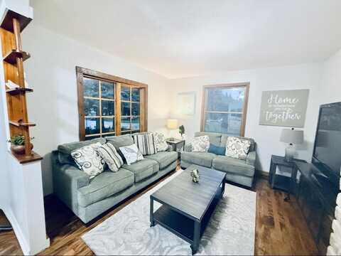 910 S 101st St, Milwaukee, WI 53214