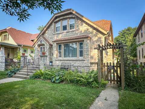 2640 N 48th St, Milwaukee, WI 53210