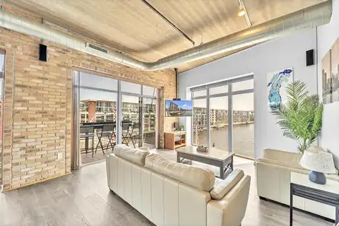 210 S Water St, Milwaukee, WI 53204