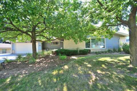 12555 W Wilbur Dr, New Berlin, WI 53151