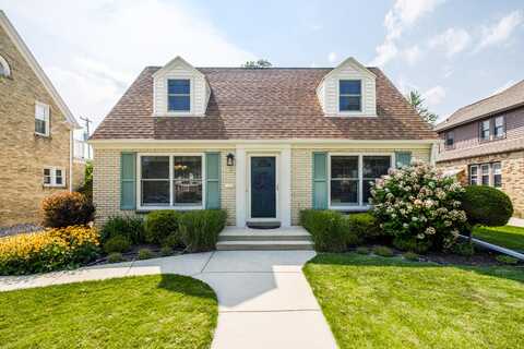 2531 N 83rd St, Wauwatosa, WI 53213
