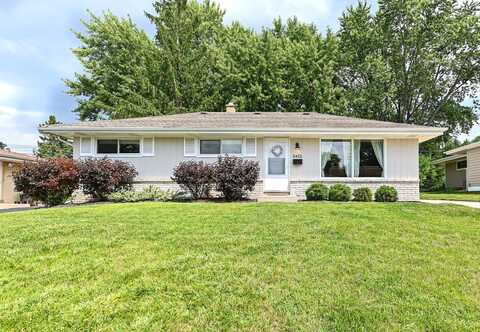 W149n8452 Norman Dr, Menomonee Falls, WI 53051