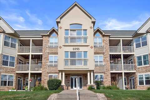 6995 S Riverwood Blvd, Franklin, WI 53132